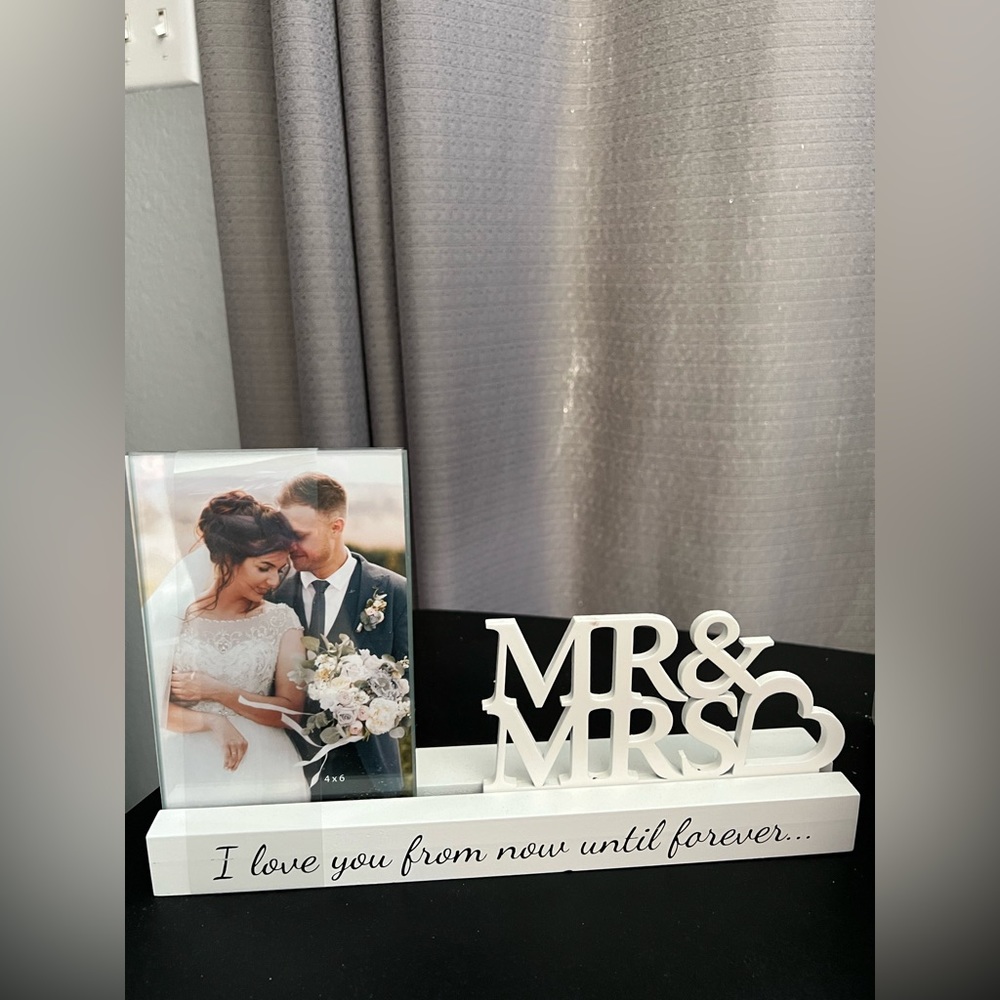 Mr & Mrs Wedding Photo Holder
